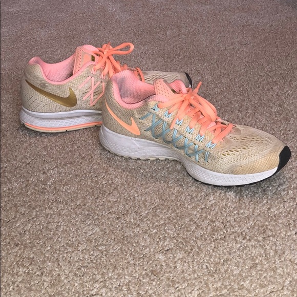 Nike Air Zoom Pegasus Running Shoes - Picture 2 of 3